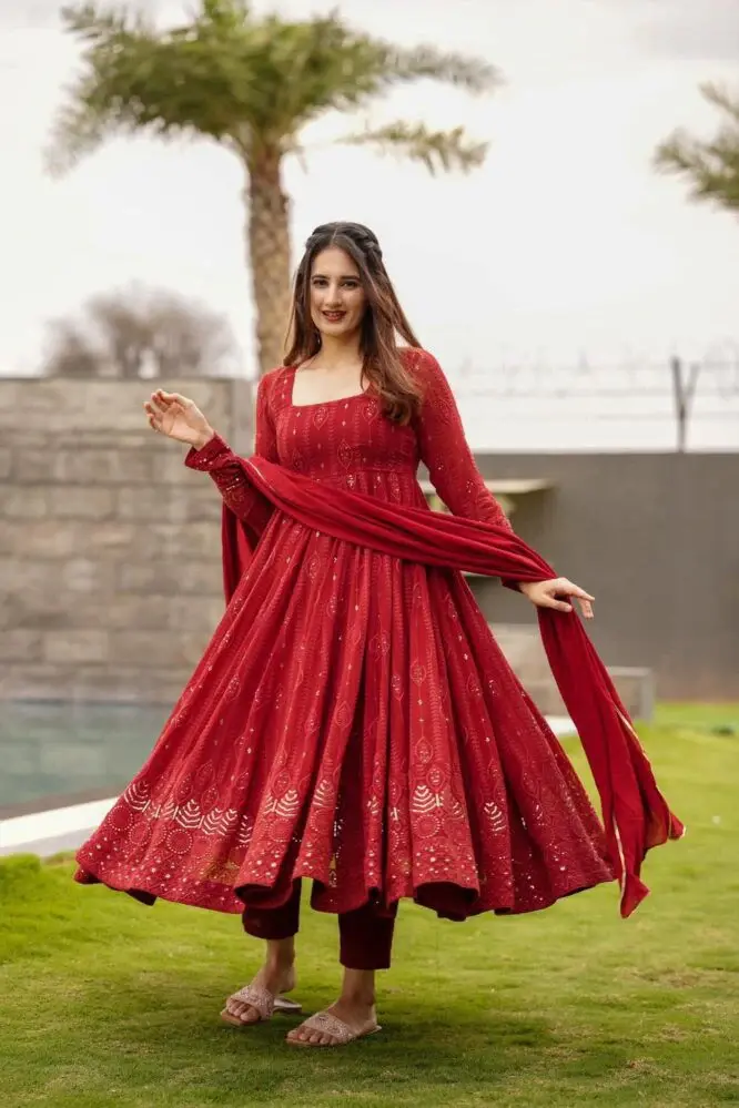 modest dresses for women in pakistan